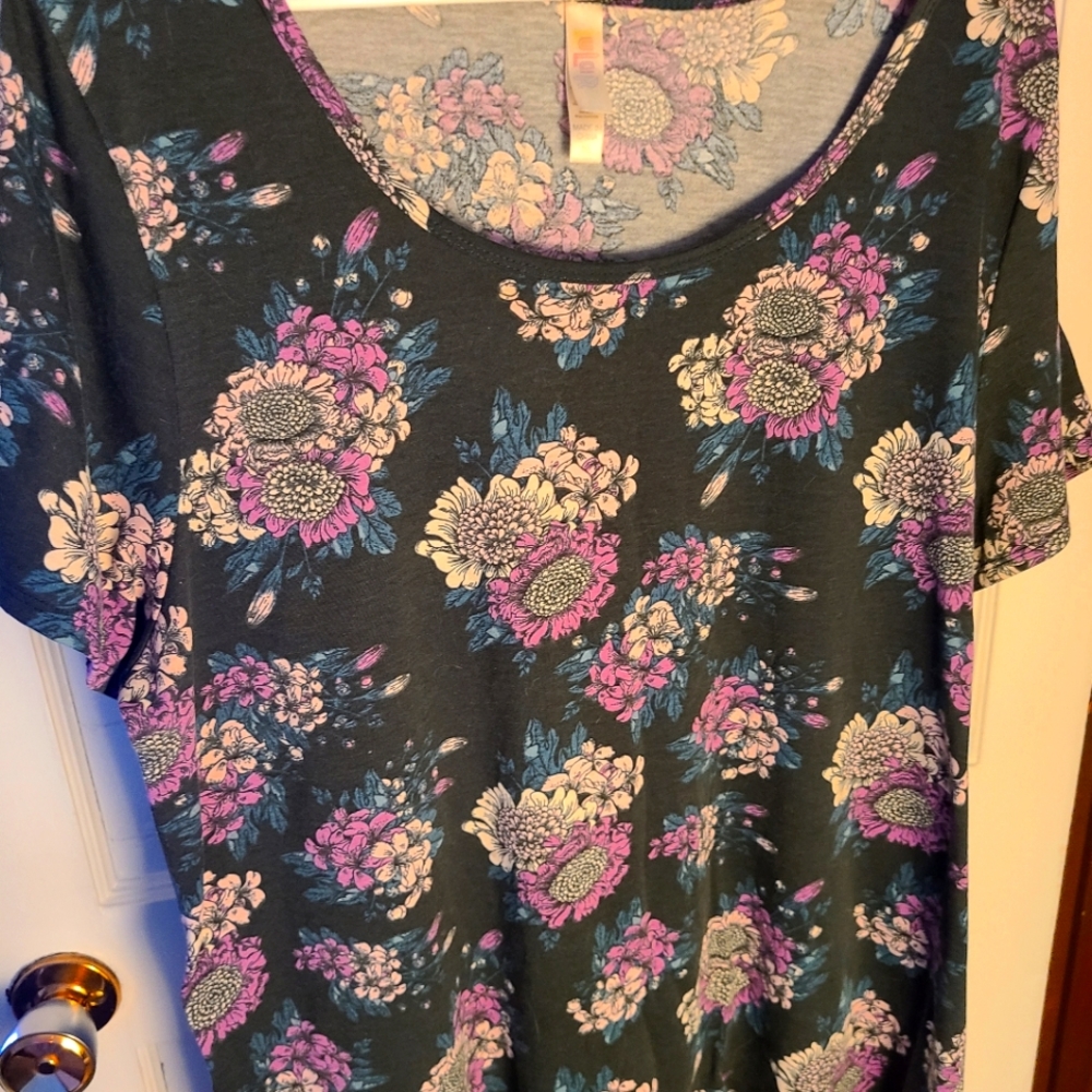 Lularoe top